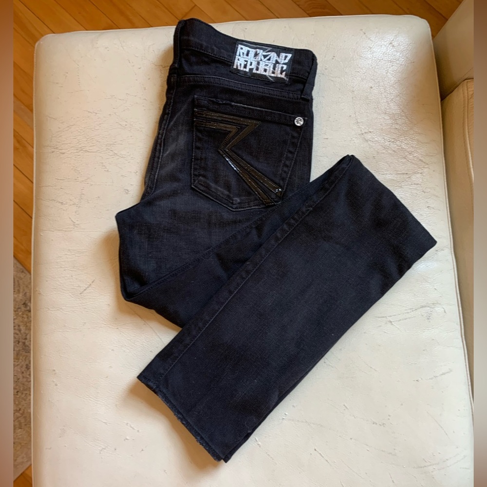 Rock & Republic black skinny jeans, embellished back pocket, flattering style!